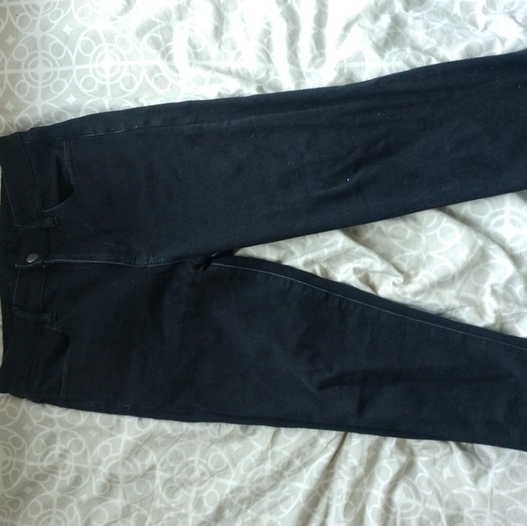 American Eagle Black Skinny Jeans - Picture 2 of 2